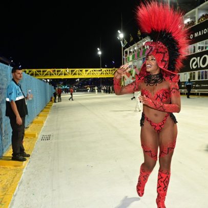 IZA retorna à Sapucaí com look inspirado em Ney Matogrosso