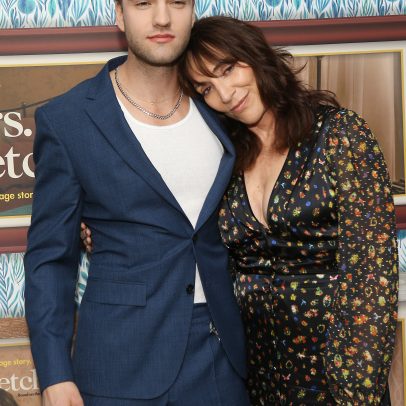 Filho de Katey Sagal, Jackson White, elogia a mãe por estar mais organizada