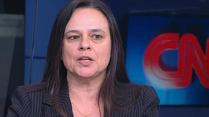 "Ridículo ver três homens feitos lamentando nas redes 24 horas por dia", diz vereadora