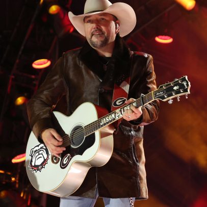 Jason Aldean critica Zach Bryan após insulto no intervalo da TPUSA