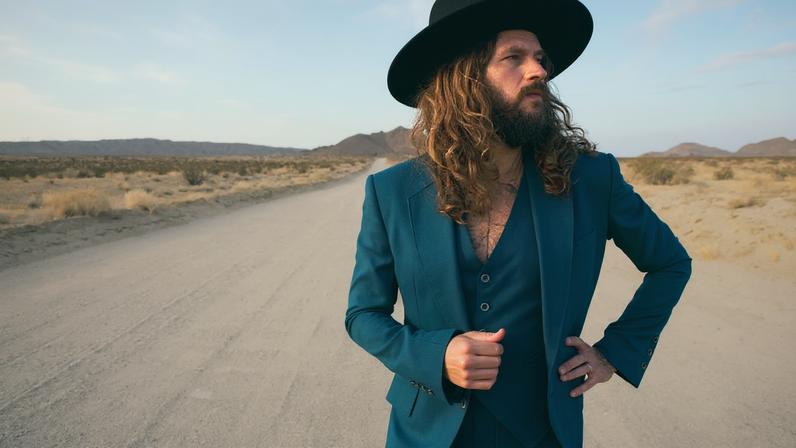 Jay Buchanan (Rival Sons) fala sobre álbum solo, filme de Springsteen e pistola