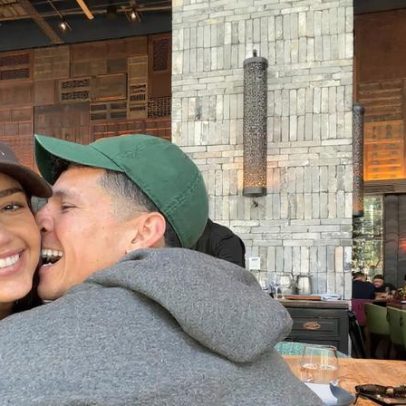 Jessica Alba exibe PDA com Danny Ramirez em Miami