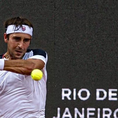 Etcheverry confirma favoritismo e enfrenta Kopriva nas semifinais