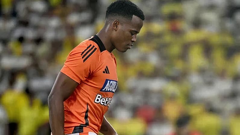 Jhon Arias, da Colômbia, em aquecimento