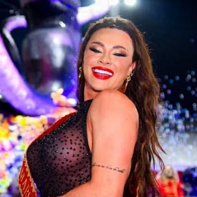 Juju Salimeni celebra noivo e fantasia antes do desfile, promete surpresa