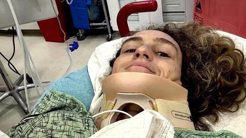 Justine Dupont fica hospitalizada após queda de onda de 7,6 m no México