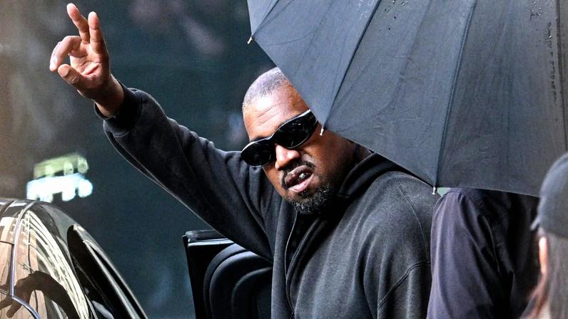 Kanye West supostamente ordena que homem more na casa de praia durante demolição