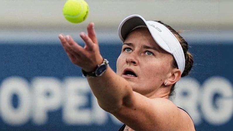 Krejcikova campeã de 2023 estreia bem e desafia Anisimova em Dubai