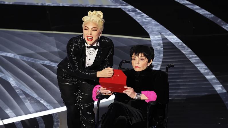 Liza Minnelli afirma ter sido forçada a usar cadeira de rodas no Oscar 2022