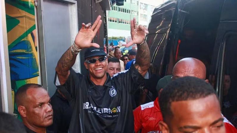 Léo Santana chega ao 'Pipoco' — Foto: Vitor Santos / AgNews