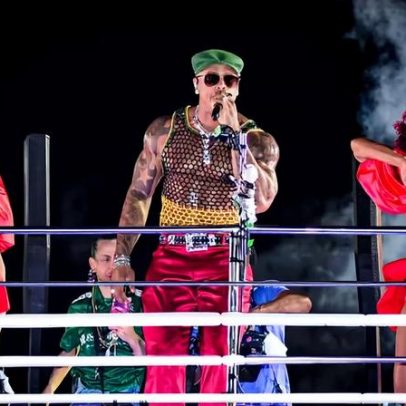 Léo Santana abre o Carnaval de Salvador agitando Barra-Ondina