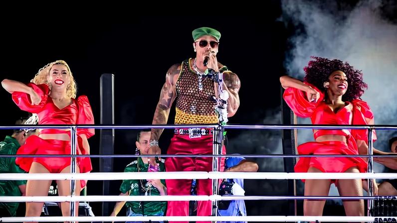 Léo Santana agita circuito Barra-Ondina na abertura do Carnaval de Salvador — Foto: Webert Belicio/ Agnews