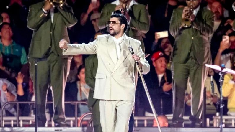 Adios, America: O show de intervalo do Super Bowl LX será a única aparição de Bad Bunny nos EUA. Sua tour focará na América Latina, Europa e Austrália