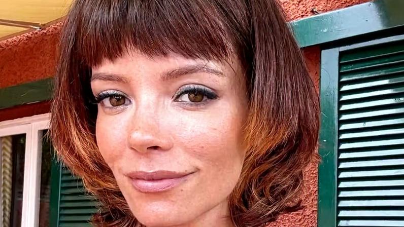 Lily Allen confirma novo namoro após separação de David Harbour