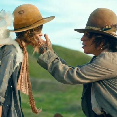 Linda Perry reinterpreta Beautiful para 2026, mantendo relevância