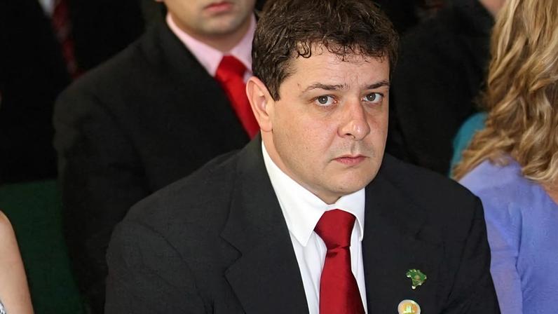 Filho do presidente é suspeito de participação no escândalo de fraudes no INSS