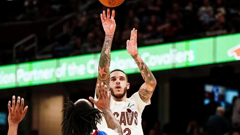 Lonzo Ball reage a críticas após troca, diz não ser bode expiatório