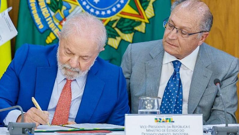 À frente das pesquisas, Lula faz suspense sobre o vice. Geraldo Alckmin (PSB) vai repetir a dose em 2026?