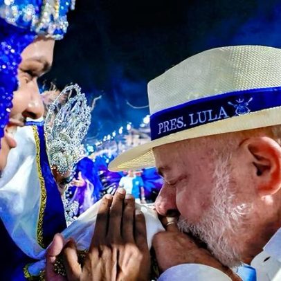 Lula afirma não ser carnavalesco em desfile que o homenageou