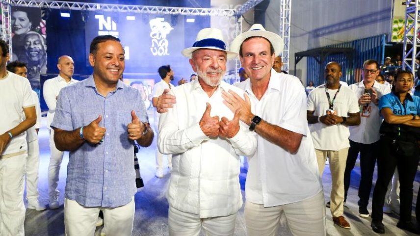Lula na Sapucaí acompanhado de Eduardo Paes