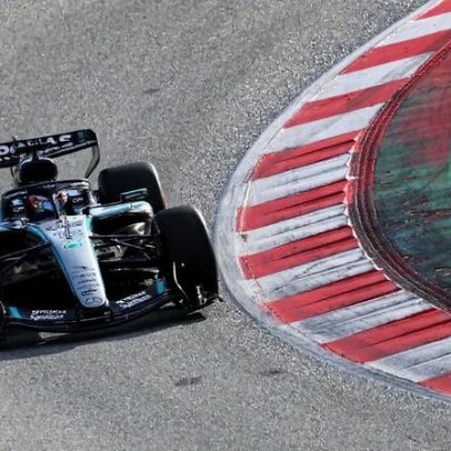 Mercedes afirma motor dentro das regras e alfineta rivais