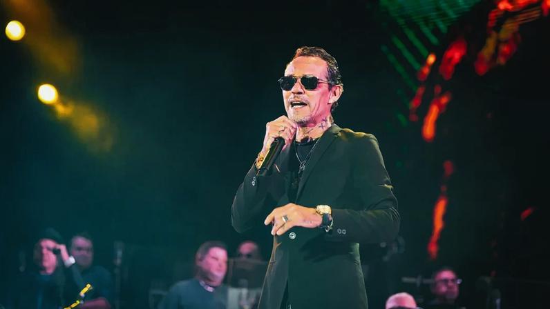 Marc Anthony diz que atrito da família Beckham é quase a verdade