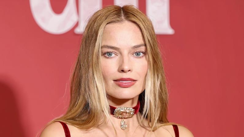 Margot Robbie wore a massive Lorraine Schwartz necklace featuring 85 carats of champagne diamonds to the Paris premiere of “Wuthering Heights.”