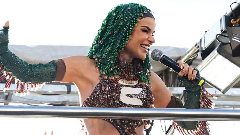 Mari Antunes, com Babado Novo, estremece Salvador no Bloco Chá de Alice; veja fotos — Foto: Agnews