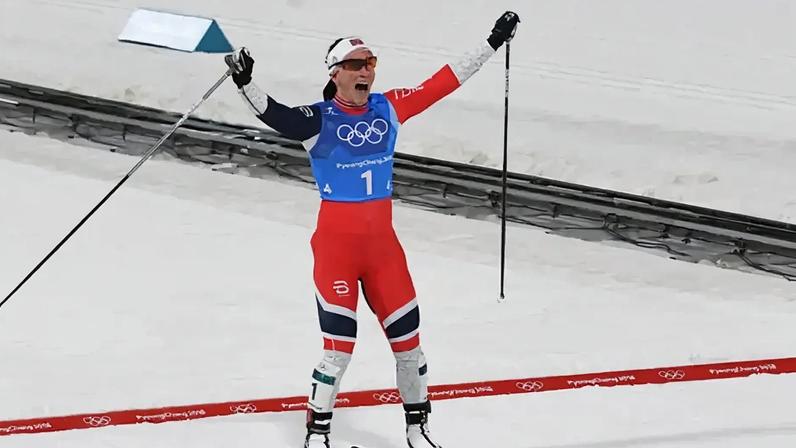 Marit Bjorgen é a maior medalhista da história dos Jogos Olímpicos de Inverno (Foto: Christof Stache/ AFP)
