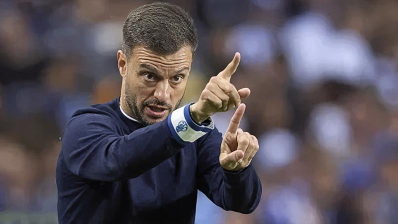O técnico Martín Anselmi espera a resolução do transfer ban para contar com reforços no Botafogo