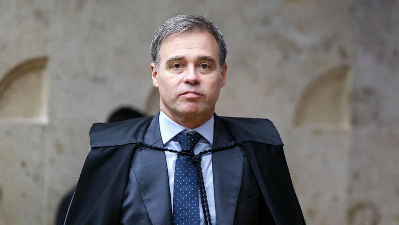 Novo relator do Master, Mendonça, opõe-se a Moraes e enfrenta pressão por voto