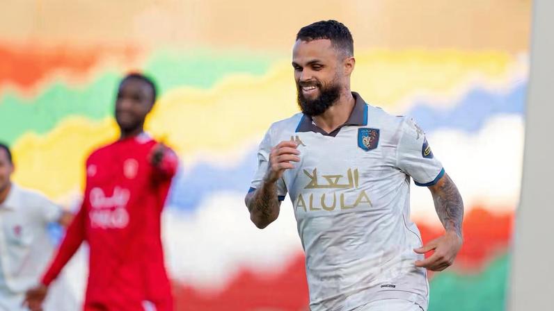 Michael comemora primeiro gol com a camisa do Al-Ula — Foto: Divuglação/Al-Ula
