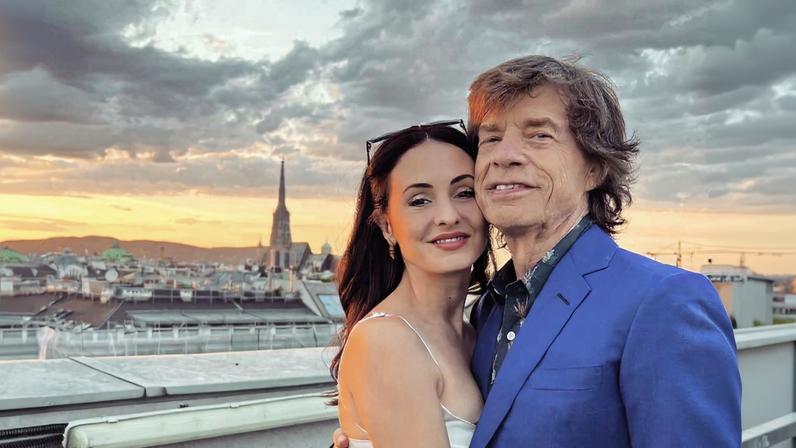 Noiva de Mick Jagger é alvo de agressão física em Londres