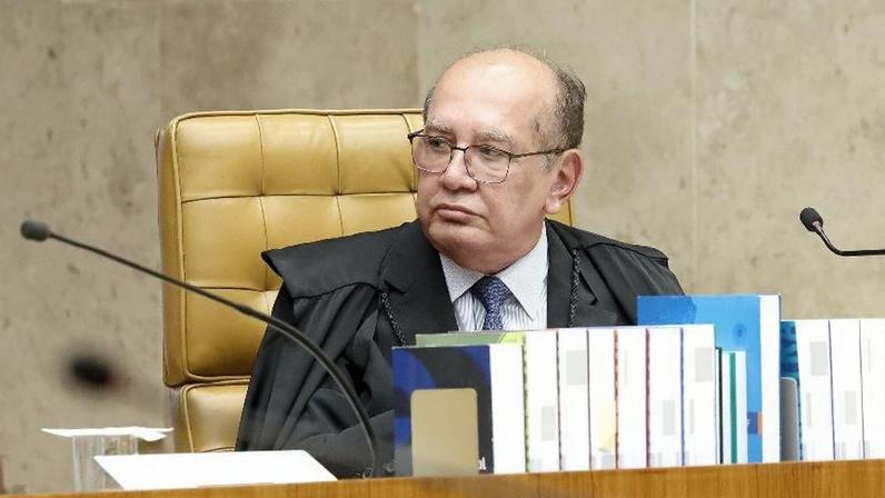 Ministro Gilmar Mendes durante sessão no plenário do STF