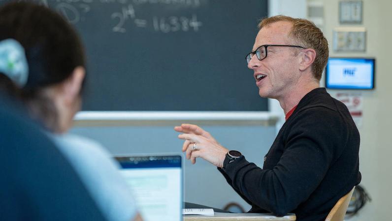 Brian Hedden é nomeado codiretor de Responsabilidade Social e Ética da Computação