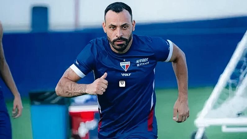 Moisés deixa o Fortaleza para assinar com o Santos.