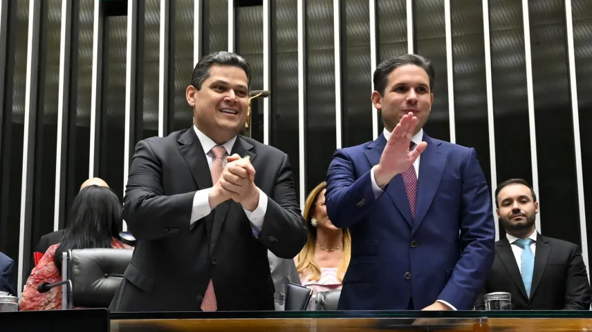 Davi Alcolumbre e Hugo Motta resistem à instalação da CPMI do Banco Master enquanto articulam a análise do veto à dosimetria no Congresso (Foto: Marcos Oliveira/Agência Senado)