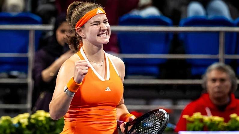 Muchova vira o jogo contra Sakkari e vai à 3ª final de WTA 1000