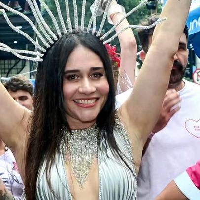Alessandra Negrini usa look inspirado em Cher para rainha do Baixo Augusta SP