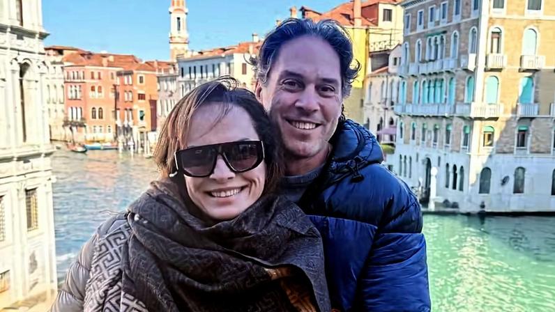 Nubia Oliiver celebra seis anos com o noivo na Europa, longe do Carnaval