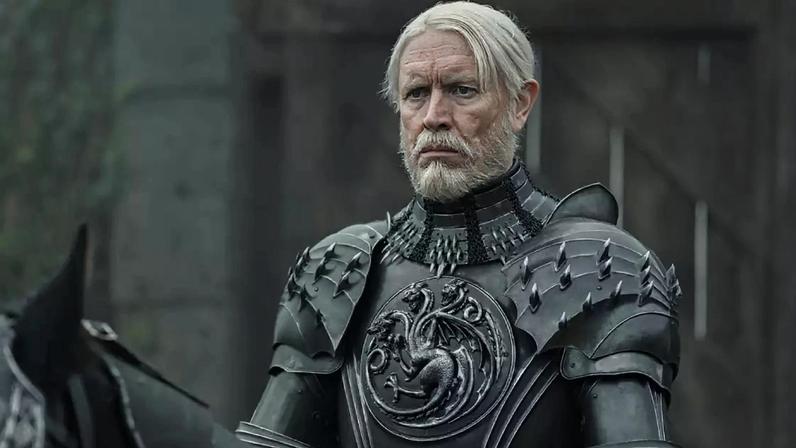 Foto de Sam Spruell como Maekar Targaryen em O Cavaleiro dos Sete Reinos