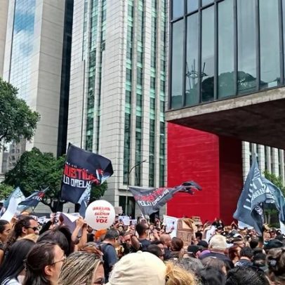 Protesto na Paulista cobra justiça pela morte do cão Orelha