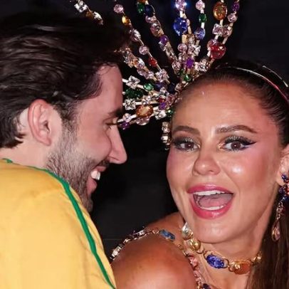 Paolla Oliveira curte desfiles na Sapucaí com Ricky Martin e Ronaldo