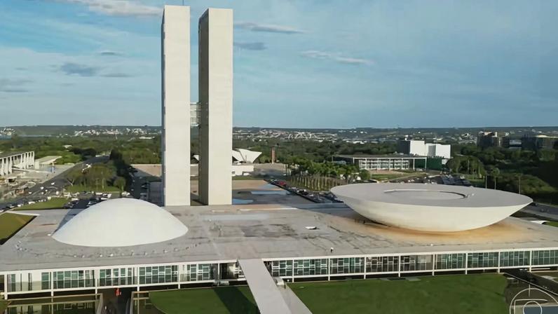 Deputados aprovam reajuste salarial para servidores do Senado e da Câmara