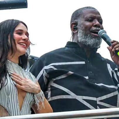 Péricles celebra estreia no Carnaval do Baixo Augusta