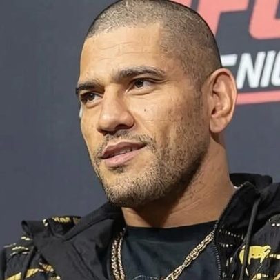 Poatan renuncia cinturão dos meio-pesados e abre caminho para título inédito