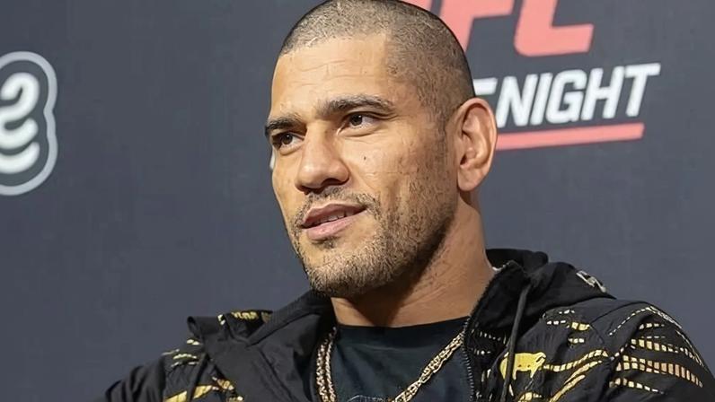 Poatan renuncia cinturão dos meio-pesados e abre caminho para título inédito