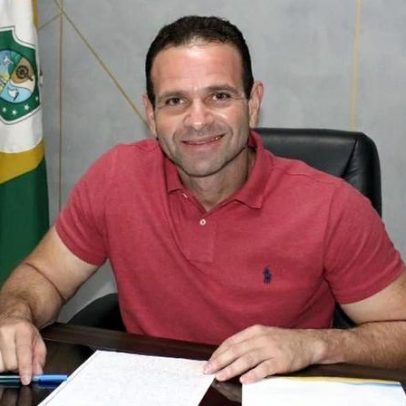 Irmão de Safadão é condenado por estelionato e perderá cargo de prefeito no CE