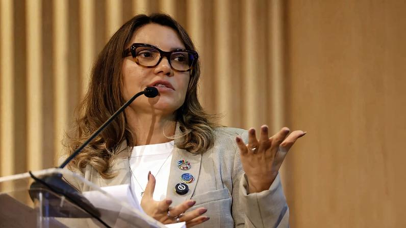 Janja usa voo da FAB em agenda no Rio, inclui visita aos Acadêmicos de Niterói