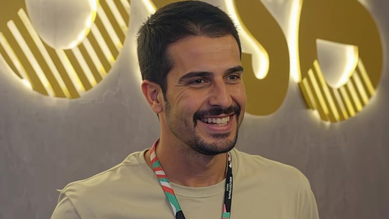 Enzo Celulari volta à bateria da Beija-Flor e relembra amizade com Gabriel David